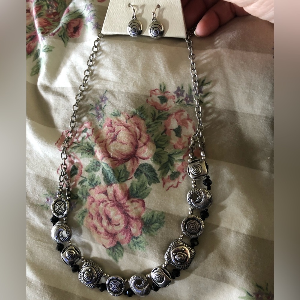 Da Vinci Contemporary Costume Jewelry Set- 556 $30 or $25 w/offer